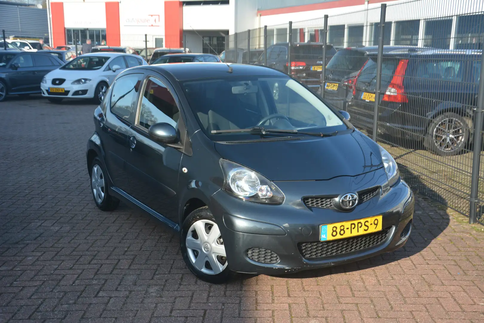 Toyota Aygo 1.0-12V | Airco | Radio | NL Auto!! | Grau - 2