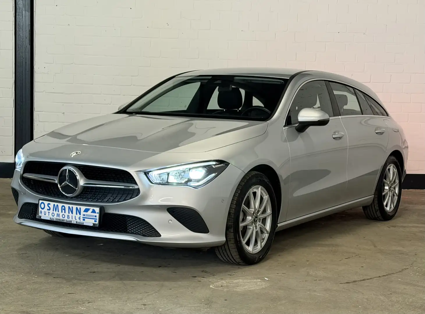 Mercedes-Benz CLA 200 d Shooting Brake Silber - 2