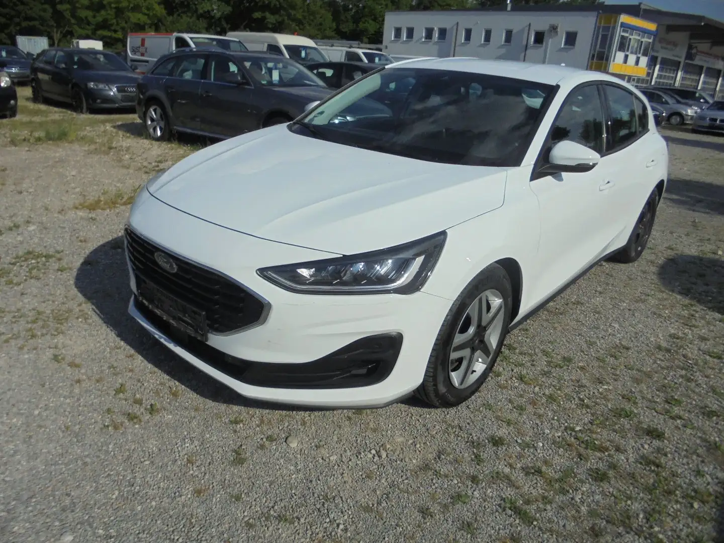 Ford Focus Lim. 1.5 TDCI Aut. Cool & Connect ~ Weiß - 1
