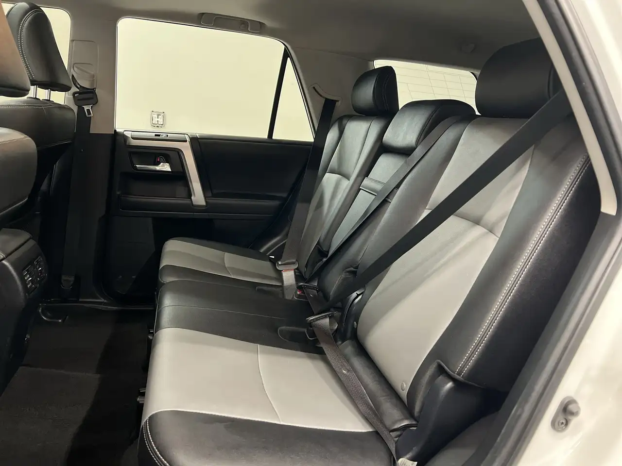 Toyota 4-Runner снимка Toyota 4-Runner