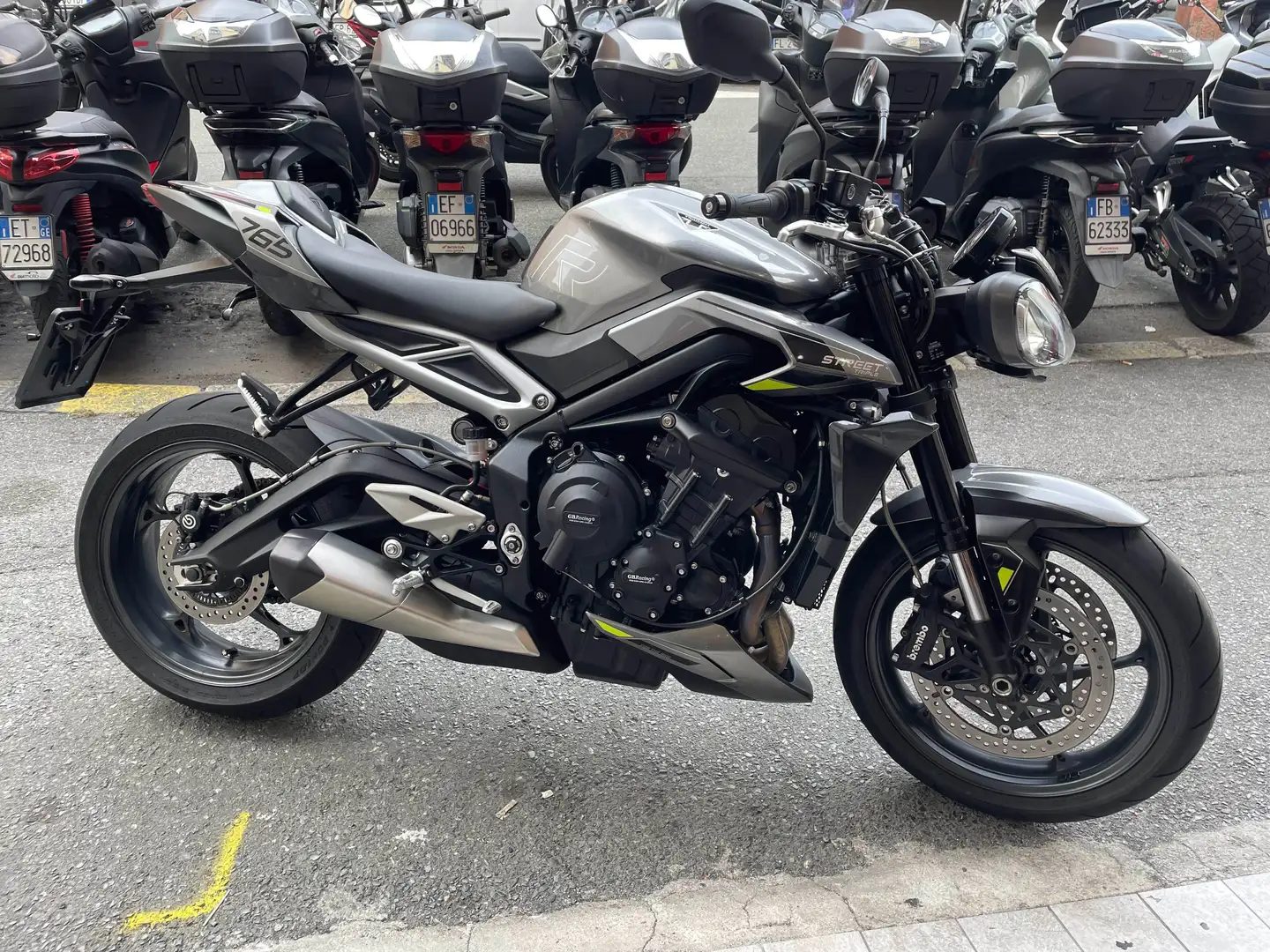 Triumph Street Triple 765 R Grigio - 1