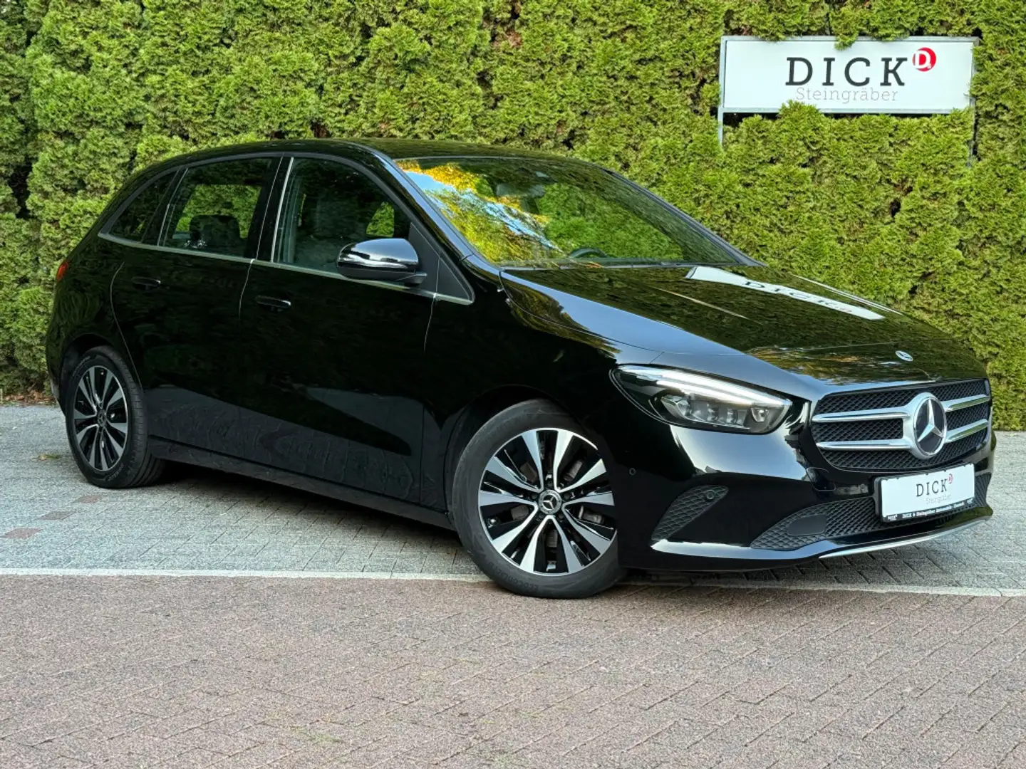 Mercedes-Benz B 200 d Aut. MULTIBEAM-LED+AHK+MBUX+KAM+SHZ+PARK Schwarz - 1