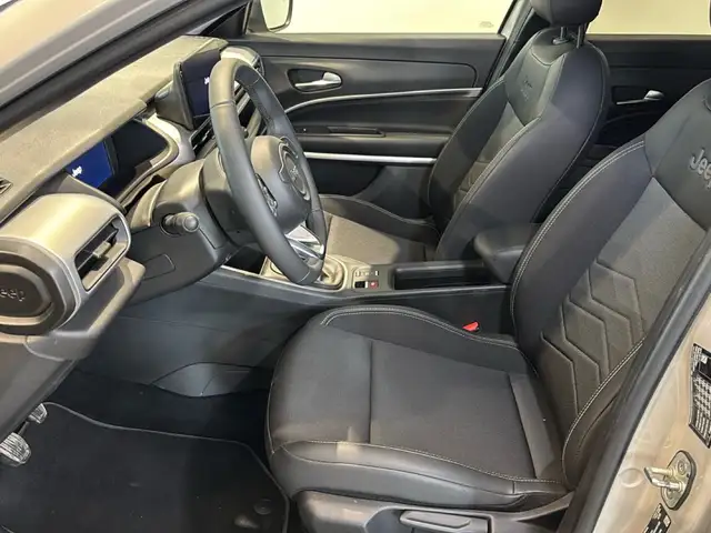 Jeep Avenger view 9