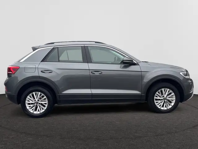 Volkswagen T-Roc view 7