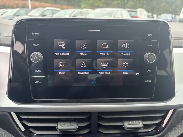 Volkswagen T-Roc view 13