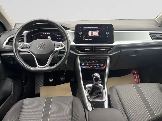 Volkswagen T-Roc view 9
