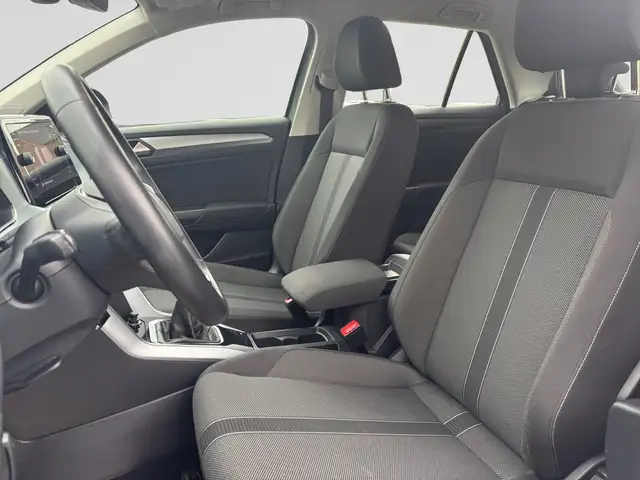 Volkswagen T-Roc view 10