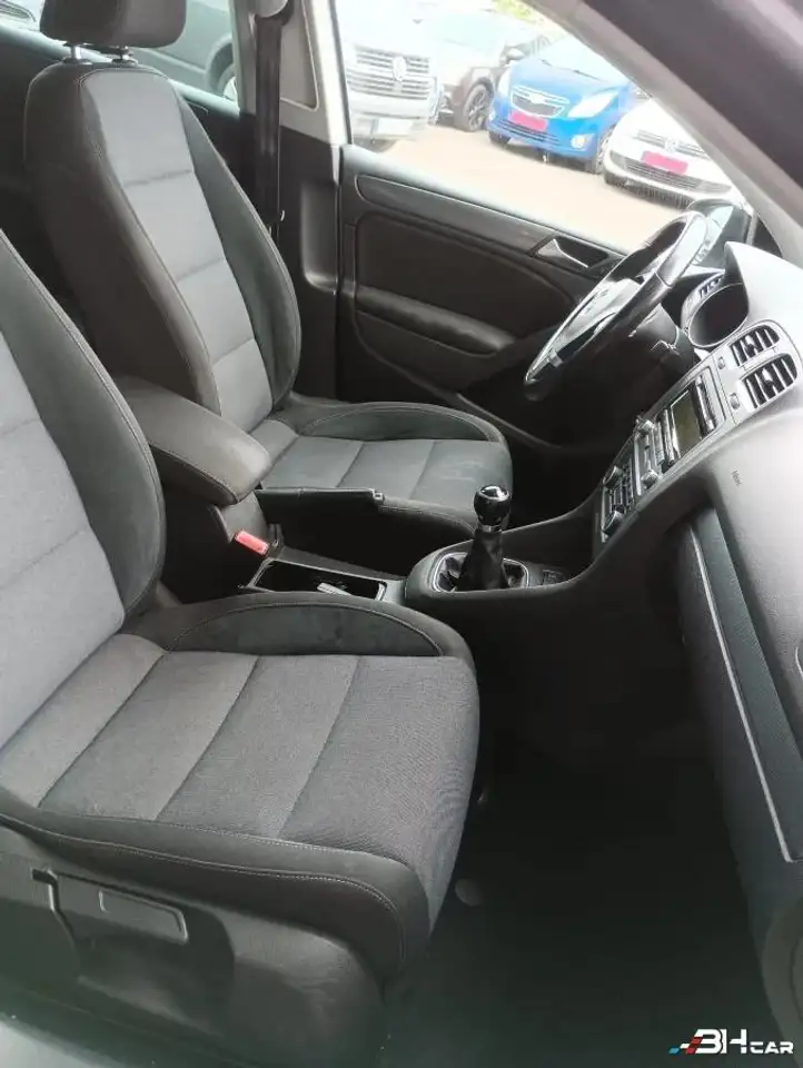 Volkswagen Golf Standard Model — photo 22