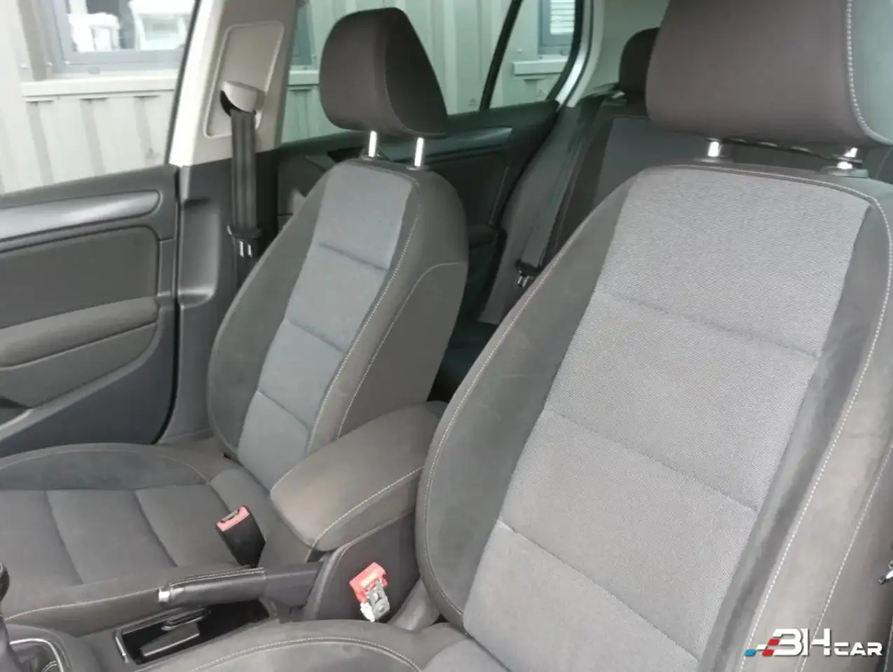 Volkswagen Golf Standard Model — photo 17