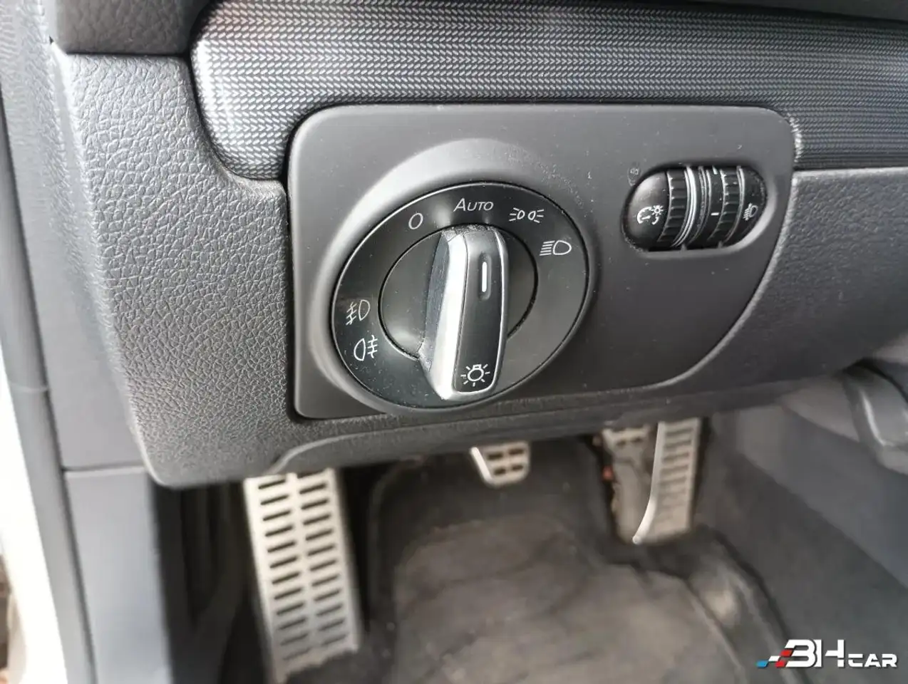 Volkswagen Golf Standard Model — photo 26