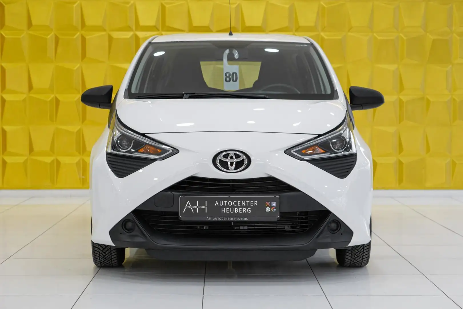 Toyota Aygo X nur 2.400km*1.Hd*TÜV 01.2025*KLIMA Weiß - 2