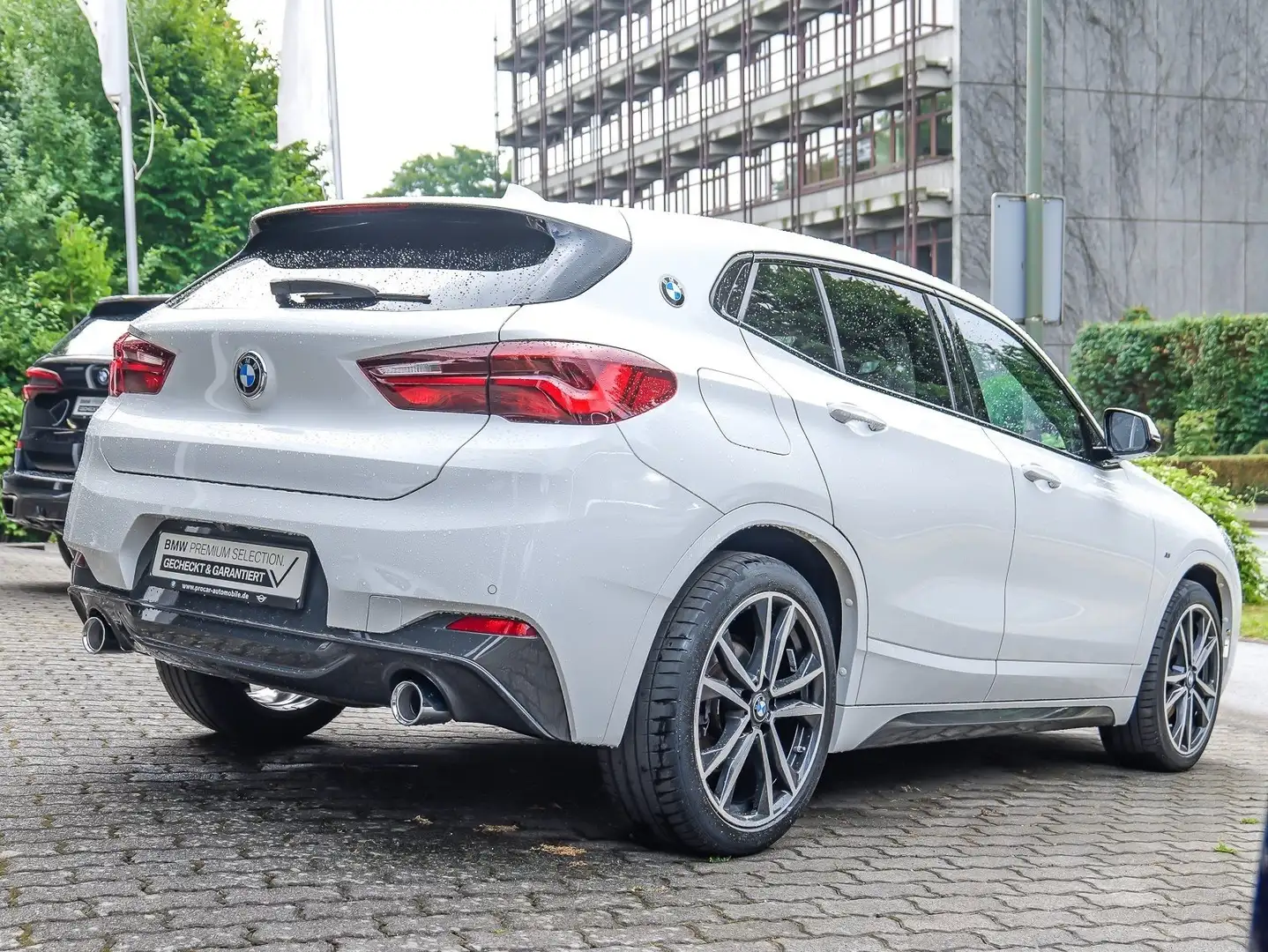 BMW X2 sDrive18d Sportpaket Head-Up PANO DA DAB LED AHK Bílá - 2