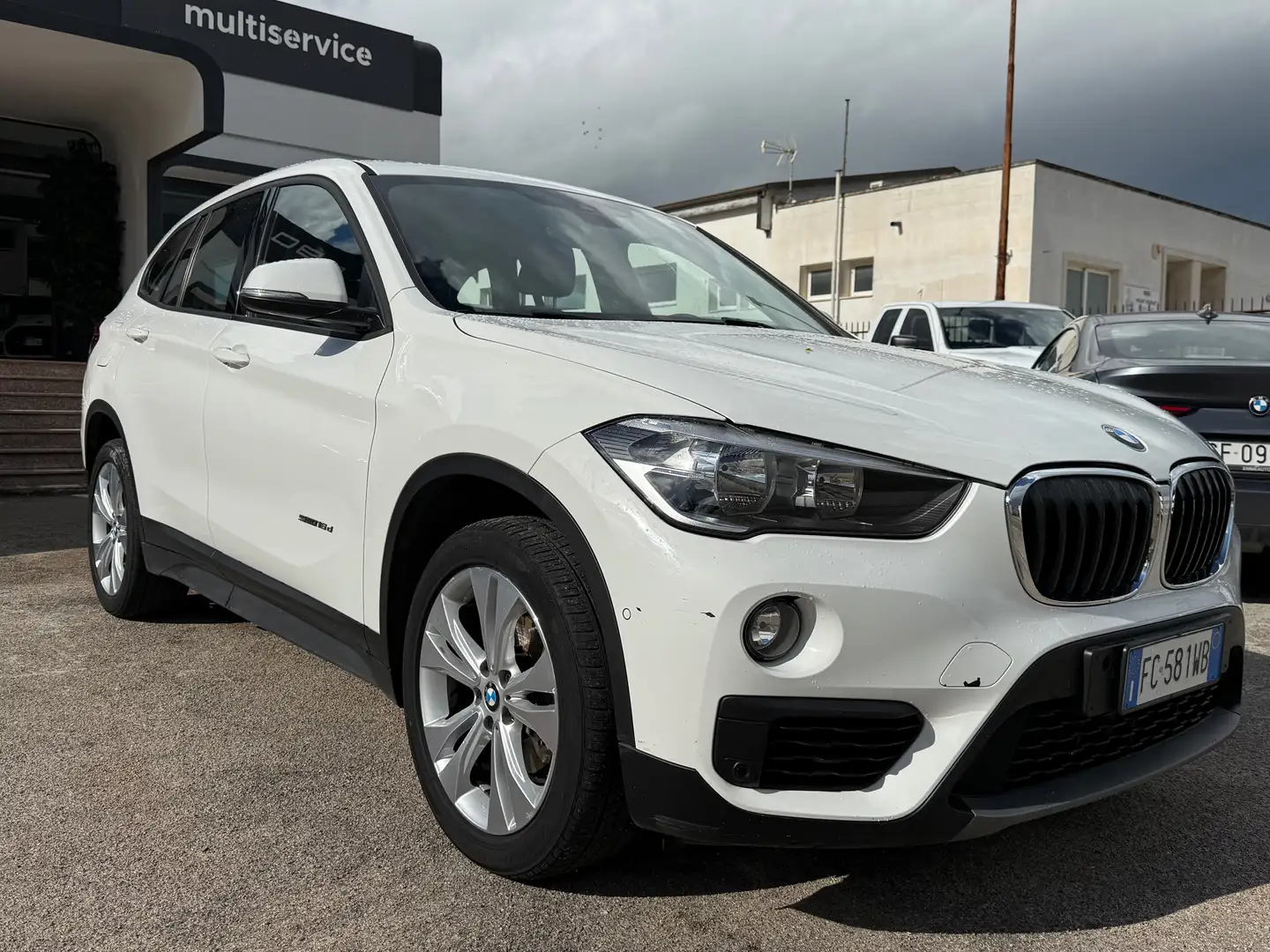 BMW X1 X1 sdrive16d Business Blanc - 1