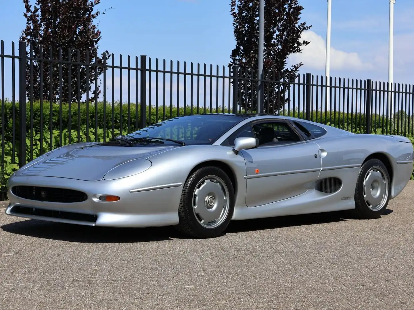 Jaguar XJ 220 Plateado - 2
