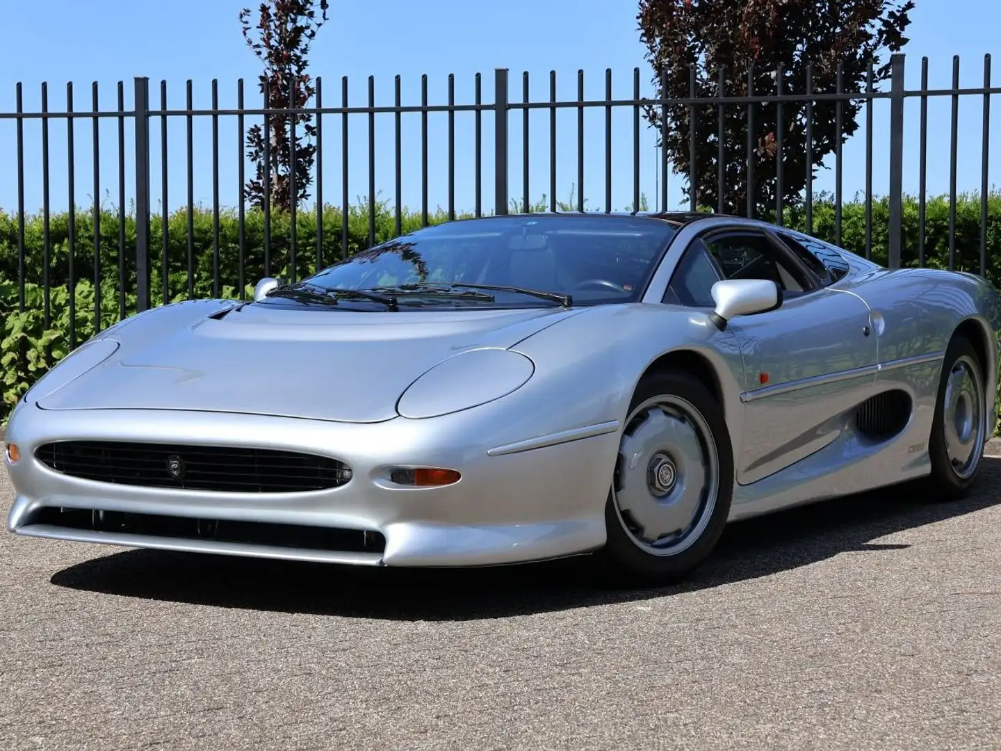Jaguar XJ 220 Plateado - 1