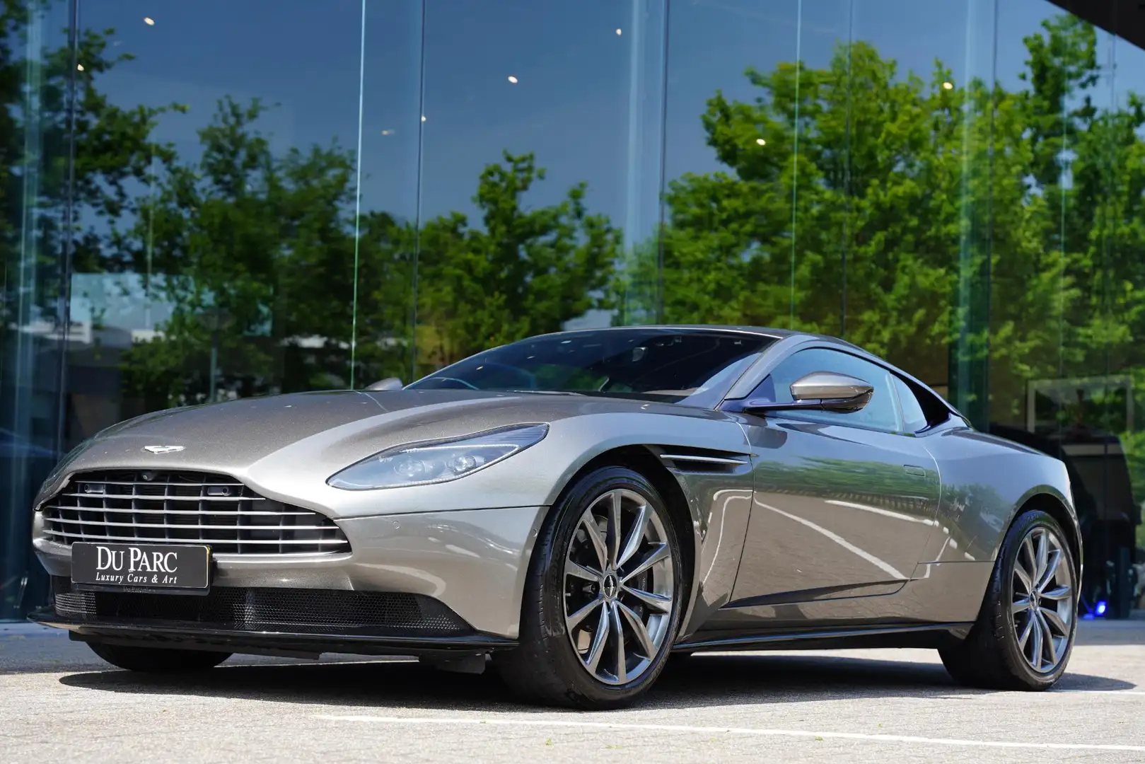 Aston Martin DB11 4.0 V8 NL-Auto Dealer Serviced 30 D.Km Grigio - 1