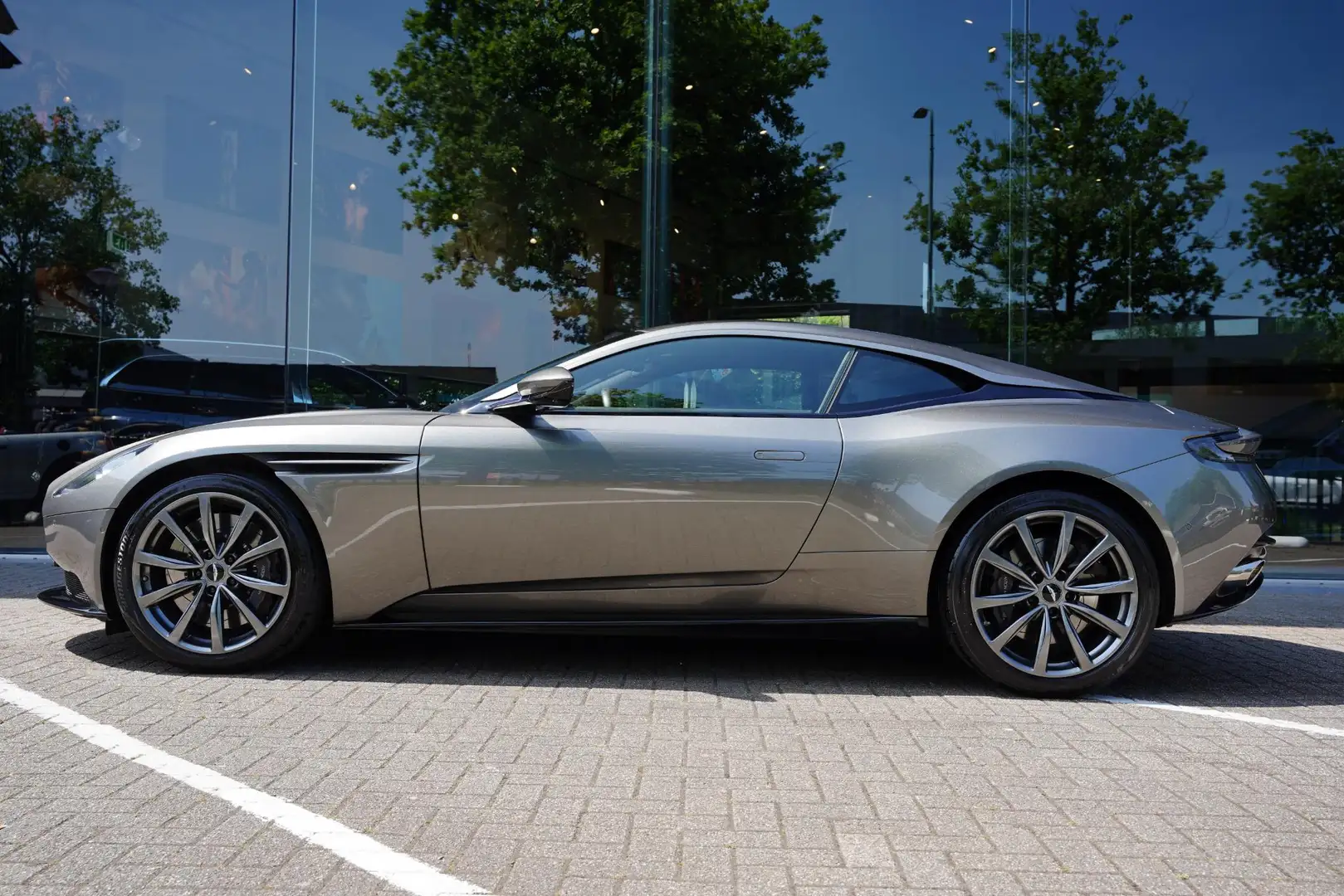 Aston Martin DB11 4.0 V8 NL-Auto Dealer Serviced 30 D.Km Grigio - 2