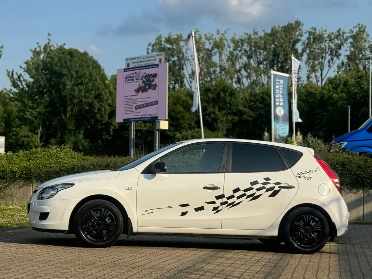 Hyundai i30 1.4 FIFA WM Edition*KLIMA*MULTILENK*AUX*TÜV* Weiß - 2