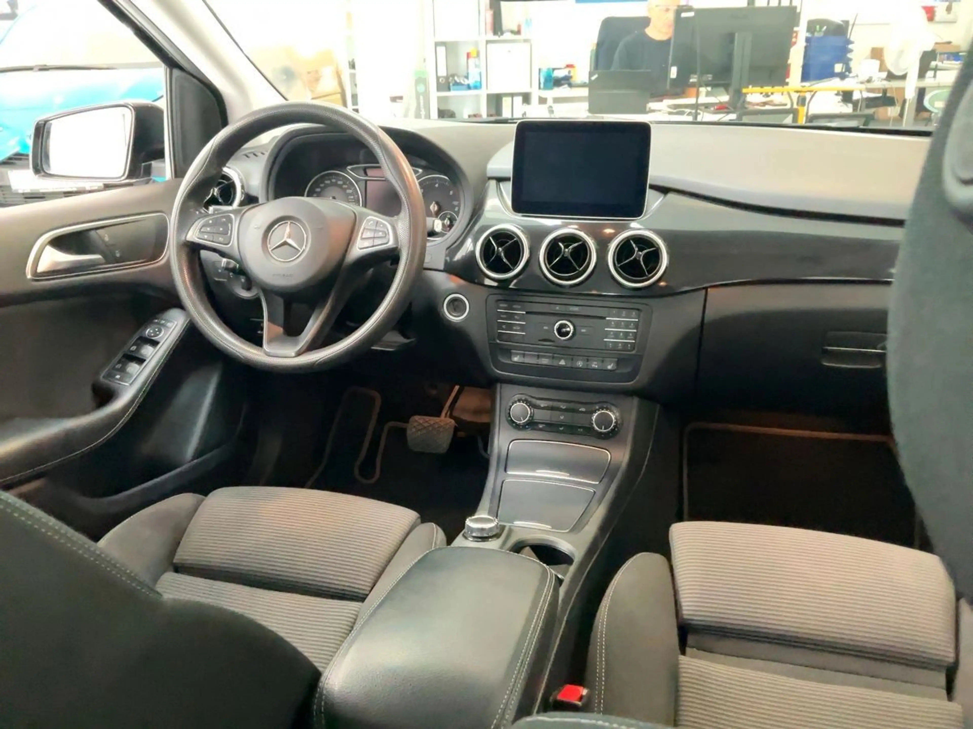 Mercedes-Benz B 200 CDI*Automatik*SHZ*PDC*TMp*Navi*Tüv Neu — photo 6