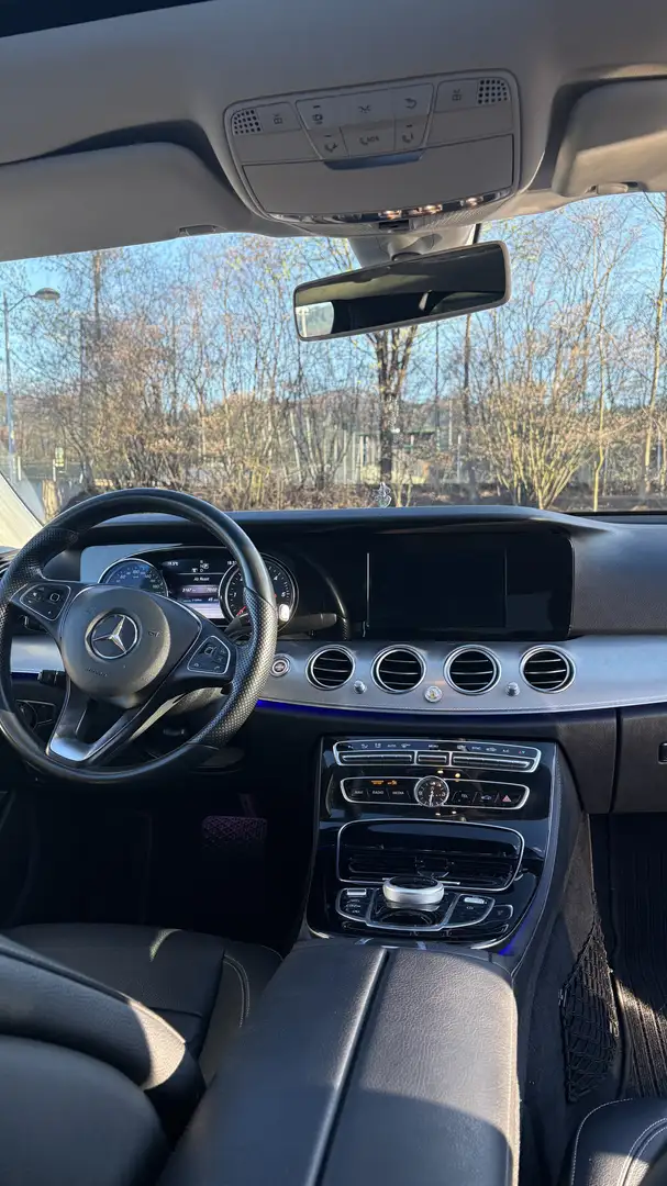 Mercedes-Benz E 220 d Aut. - 1