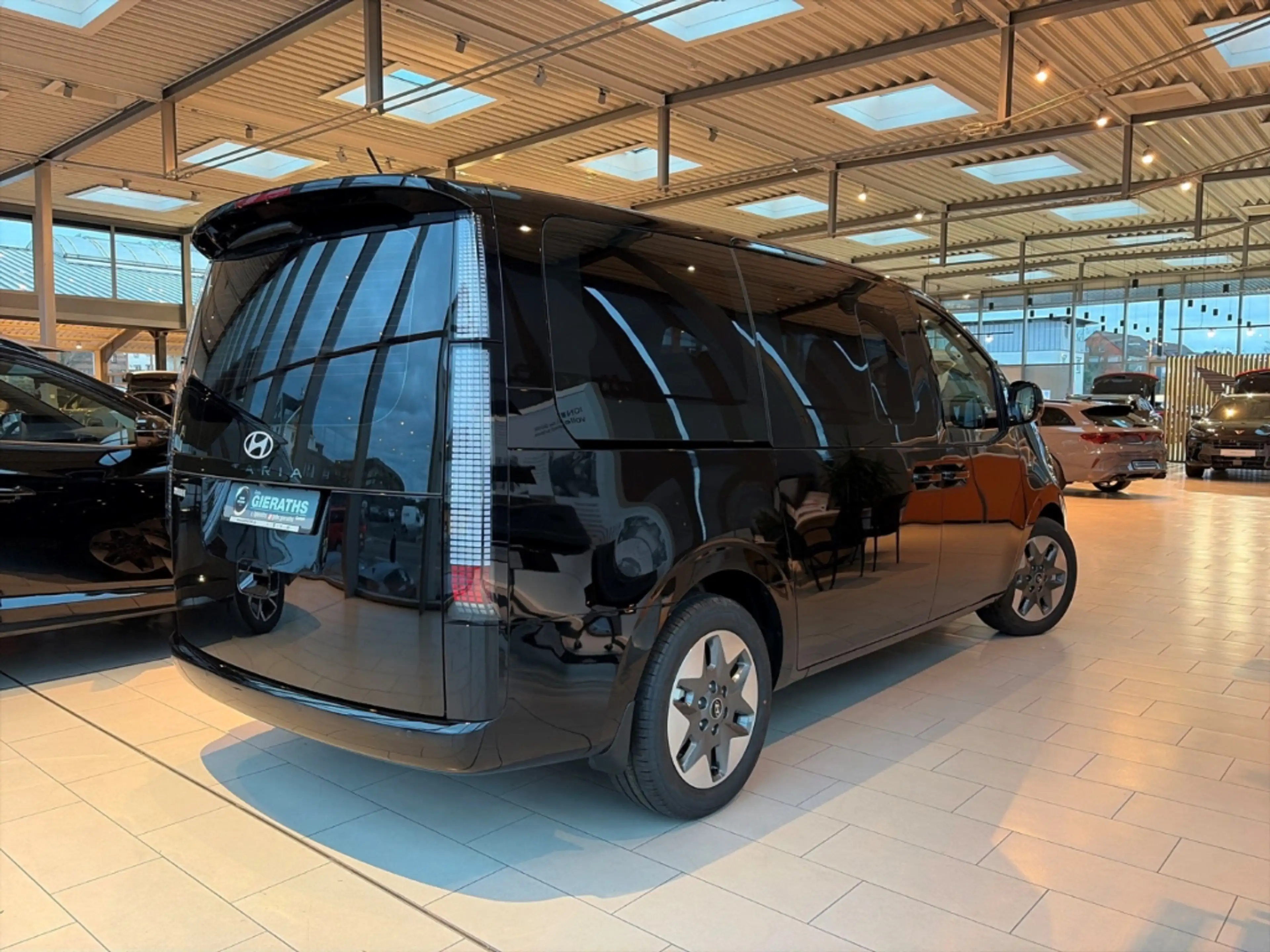Hyundai STARIA Prime Hybrid 9-Sitzer  (165 KW225 PS)Automatik Nav — photo 2