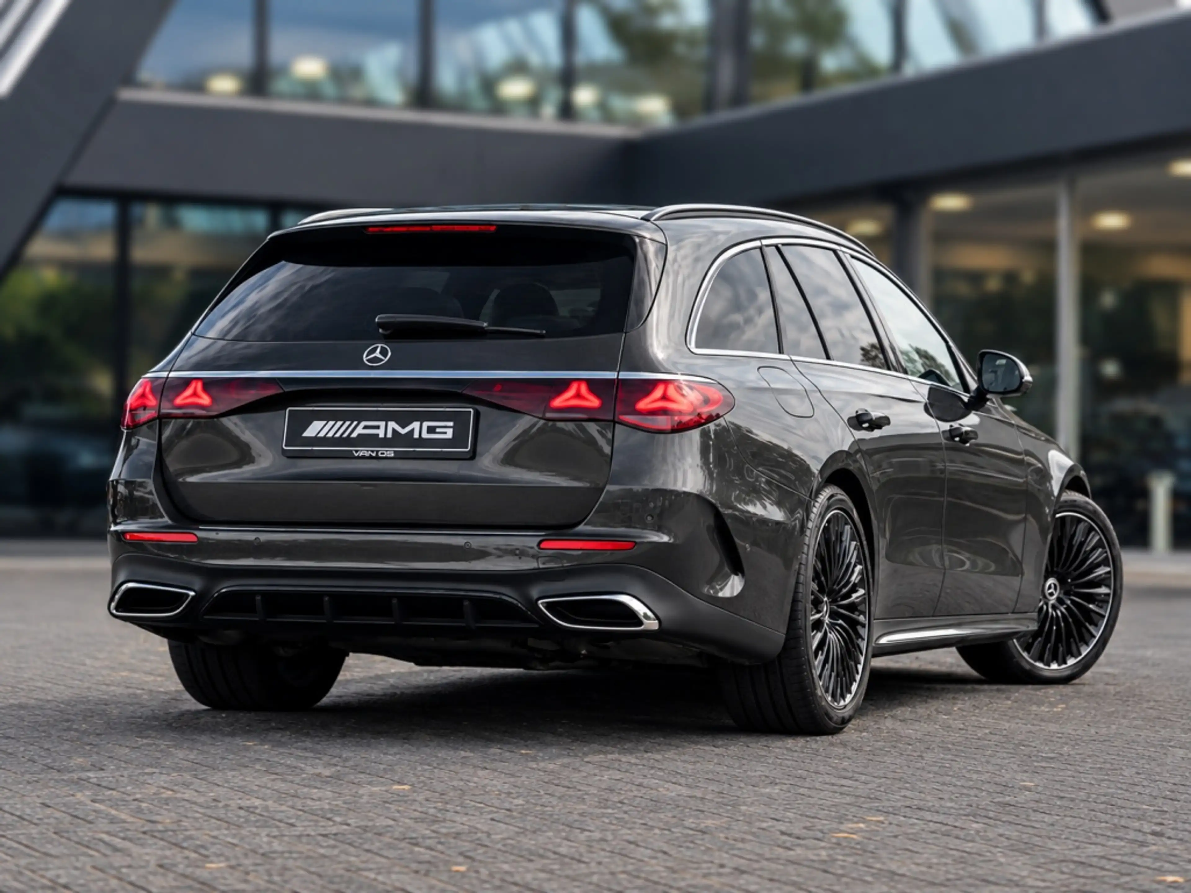 Mercedes-Benz E 450 E-Estate 4MATIC Estate | AMG Line | Premium Plus | — photo 2