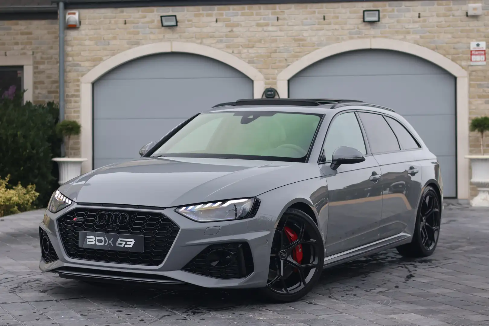 Audi RS4 Competition Plus *PANO *DRC *B&O *HUD *MATRIX *360 Grijs - 1