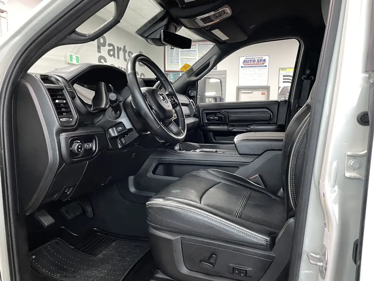 RAM 2500 снимка RAM 2500