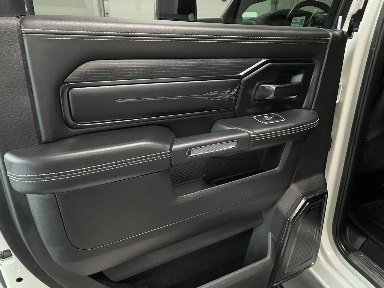 RAM 2500 снимка RAM 2500