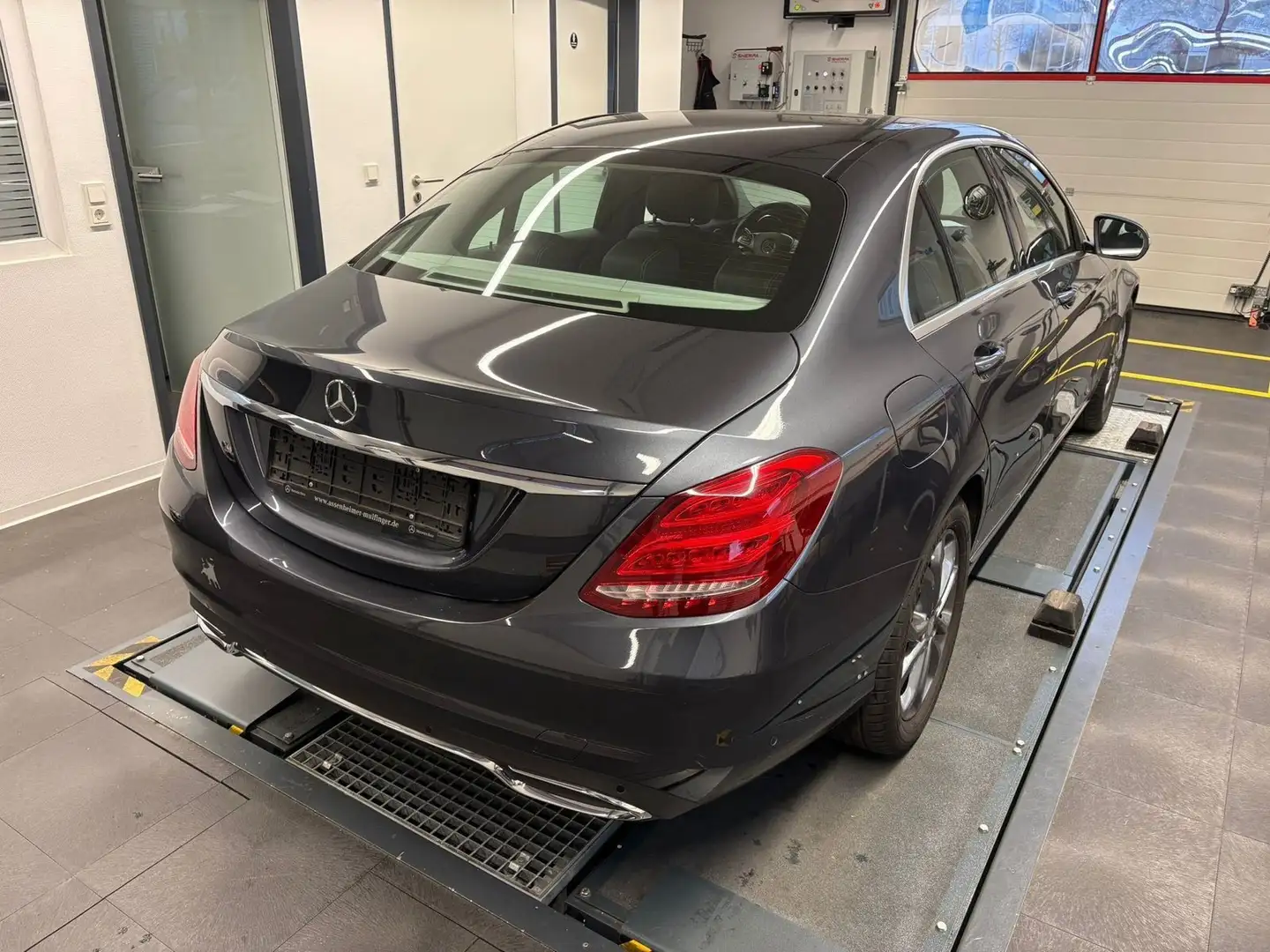 Mercedes-Benz C 180 Avantgarde 7G/KAMERA/LED/SHZ/ST-HZG/GRA/ Grau - 2