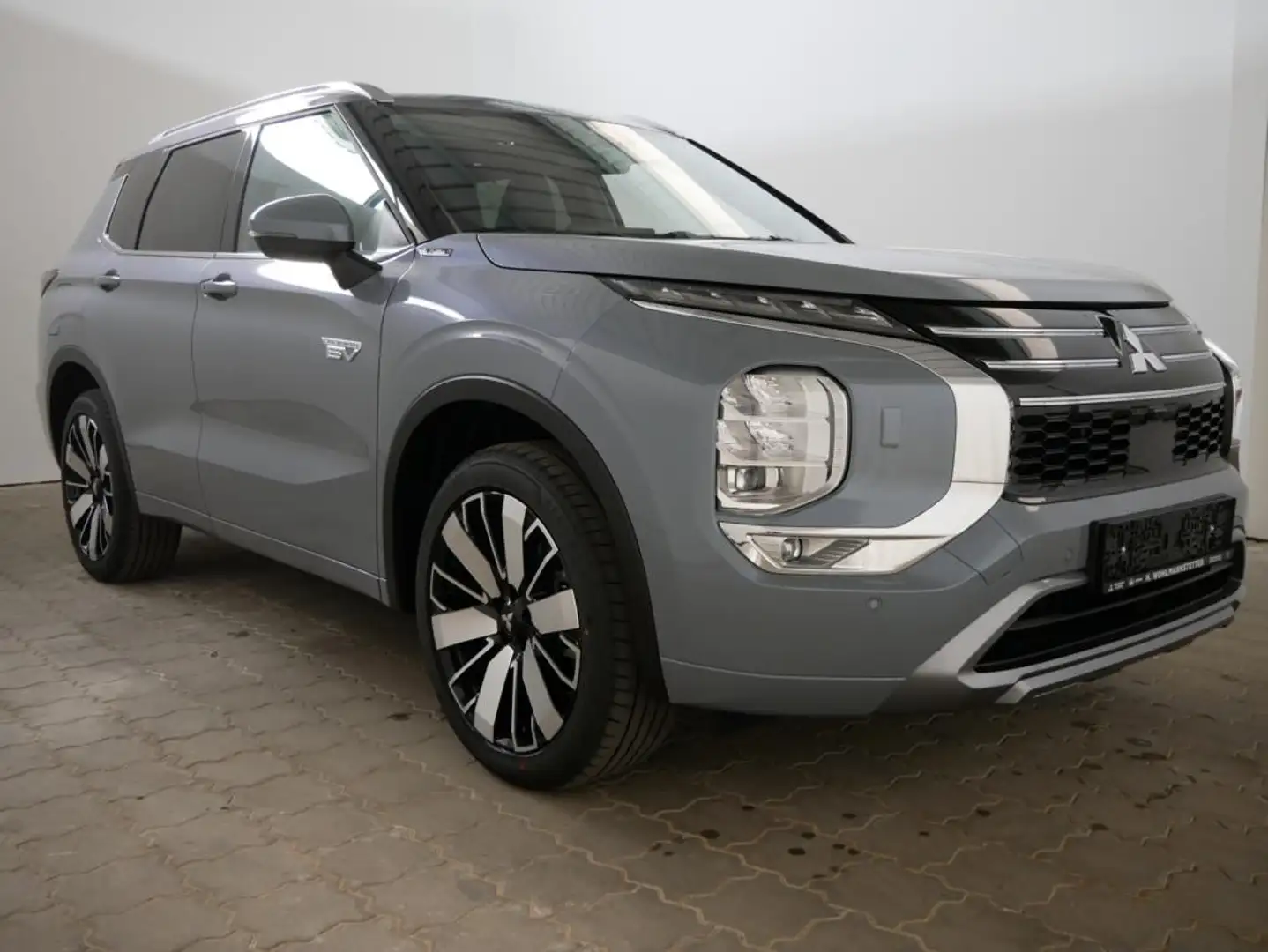 Mitsubishi Outlander Plug-in Hybrid TOP Grau - 2