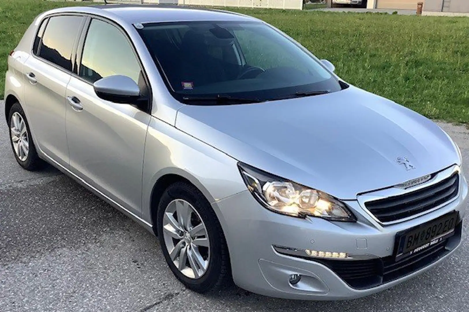 Peugeot 308 308 1,6 Blue HDi Active Active Silber - 1