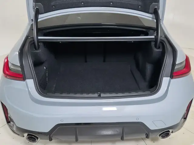 BMW 3 Series view 13