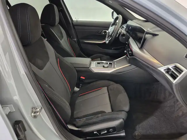 BMW 3 Series view 10