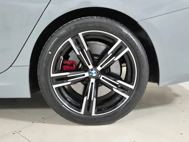 BMW 3 Series view 14