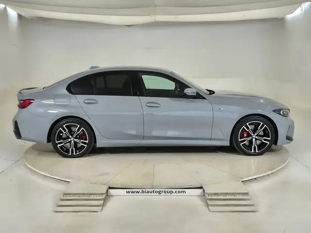 BMW 3 Series view 6