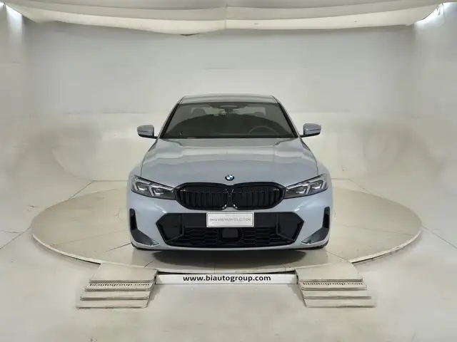 BMW 3 Series view 3