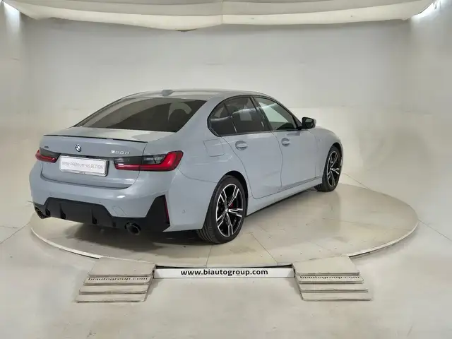 BMW 3 Series view 5