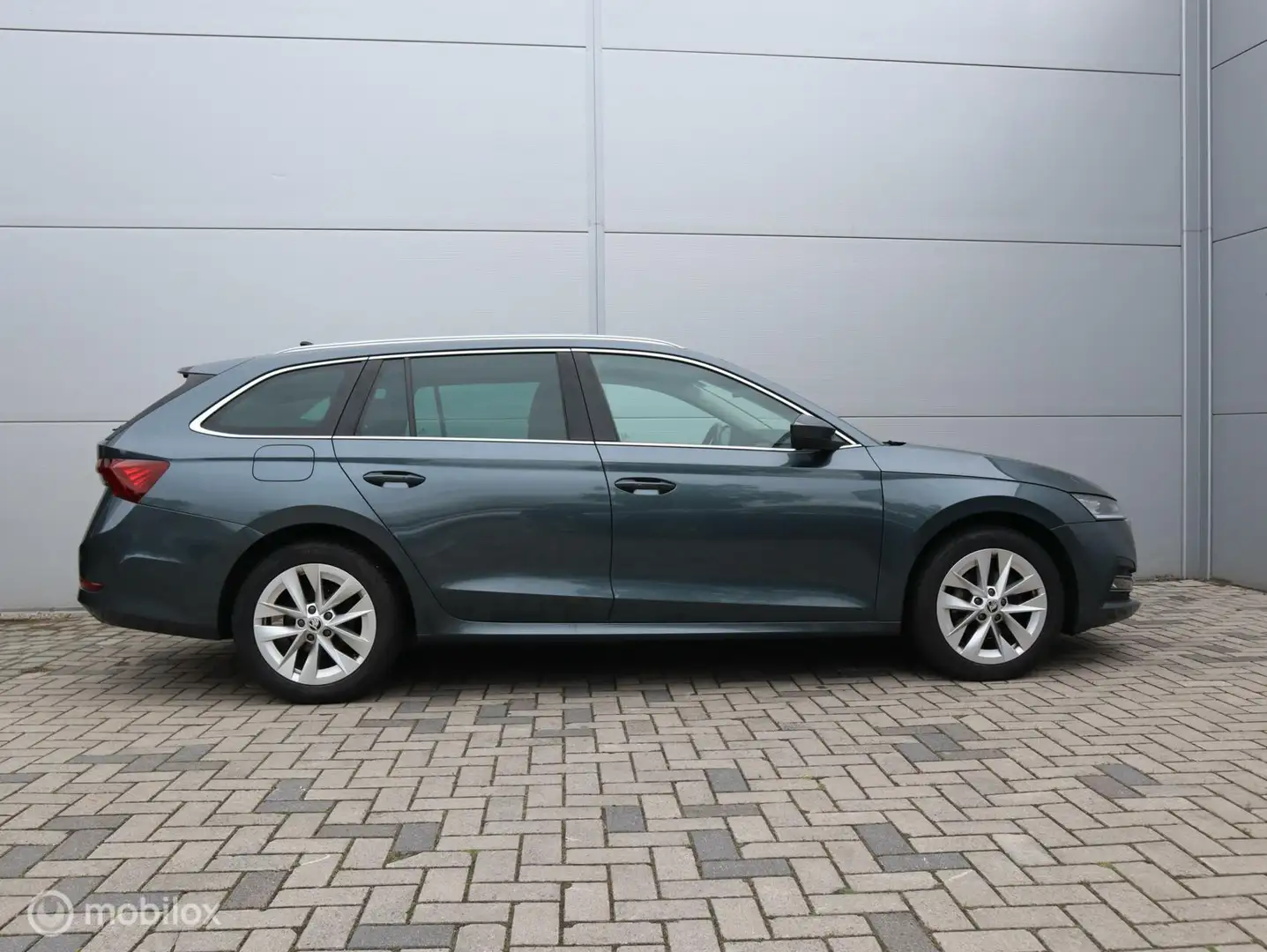 Skoda Octavia Combi 1.0 e-TSI Sport Business Grijs - 2