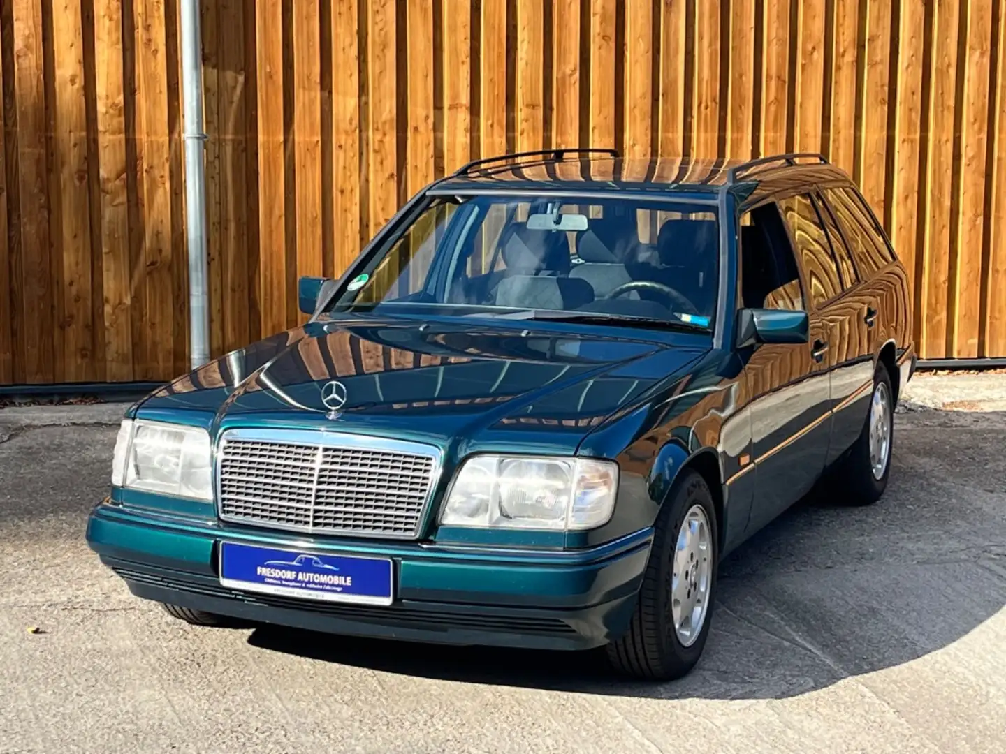 Mercedes-Benz E 200 E200T 124er Kombi, Euro2, Automatik, Klima Grün - 1