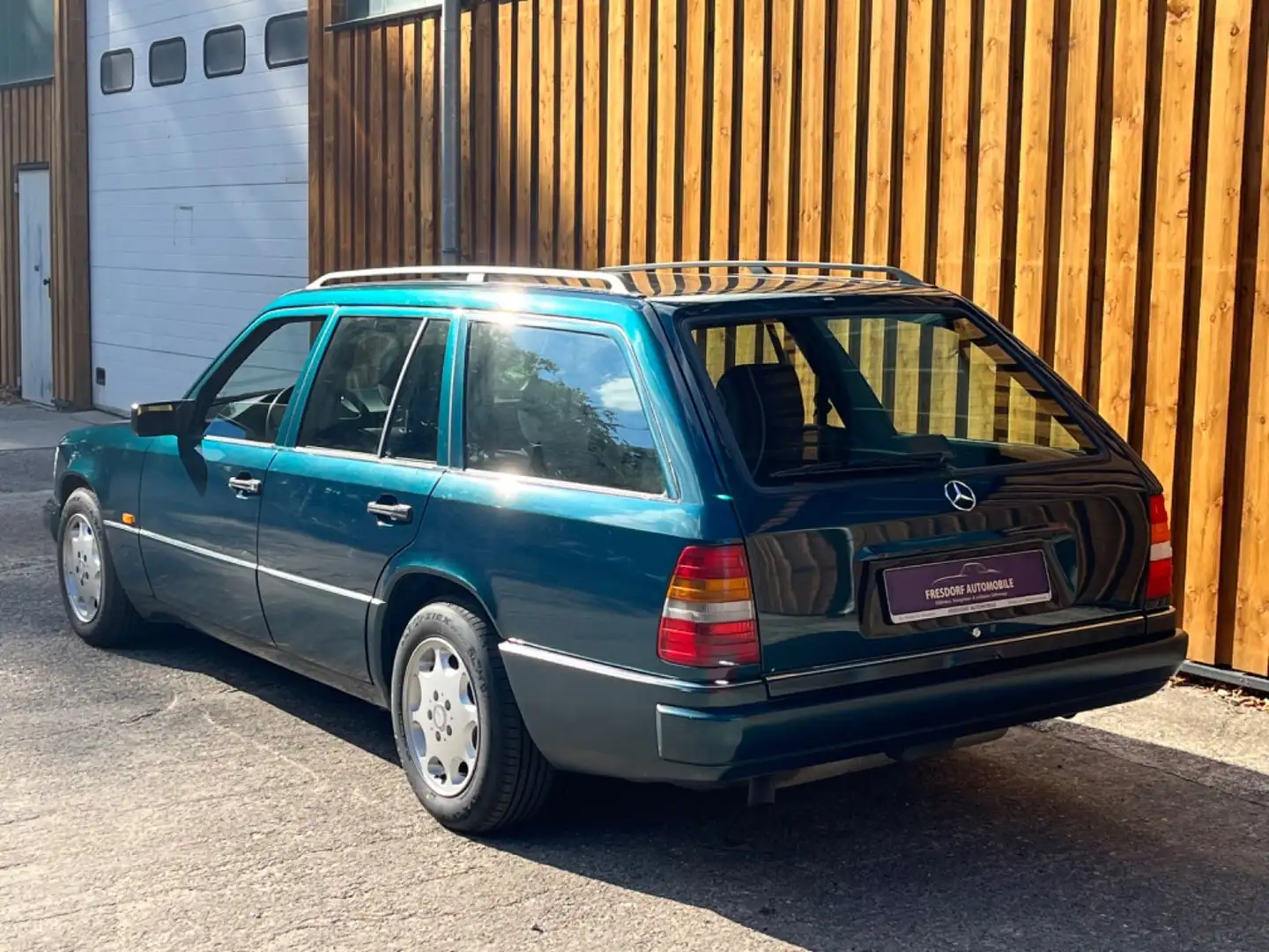 Mercedes-Benz E 200 E200T 124er Kombi, Euro2, Automatik, Klima Grün - 2