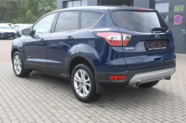 Ford Kuga view 3