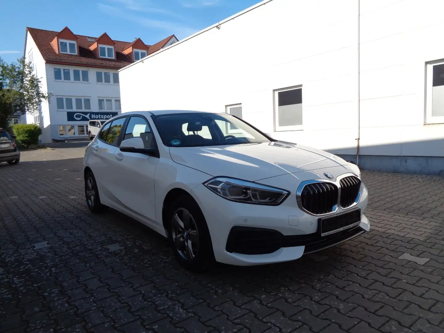 BMW 118 i  Aut. Navi Cockpit, DAB. SHZ, LM 16', LED Weiß - 2