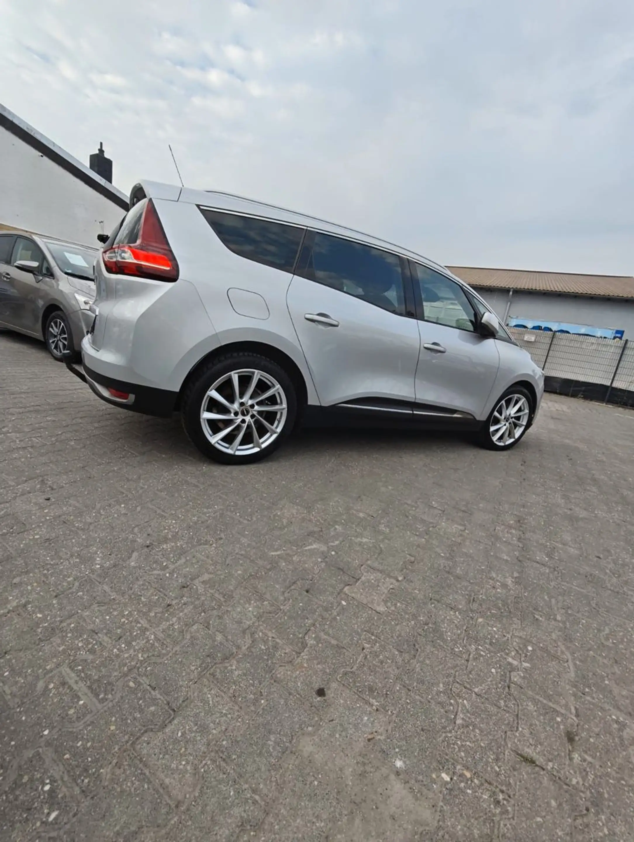 Renault Scenic IV Grand Experience — photo 8