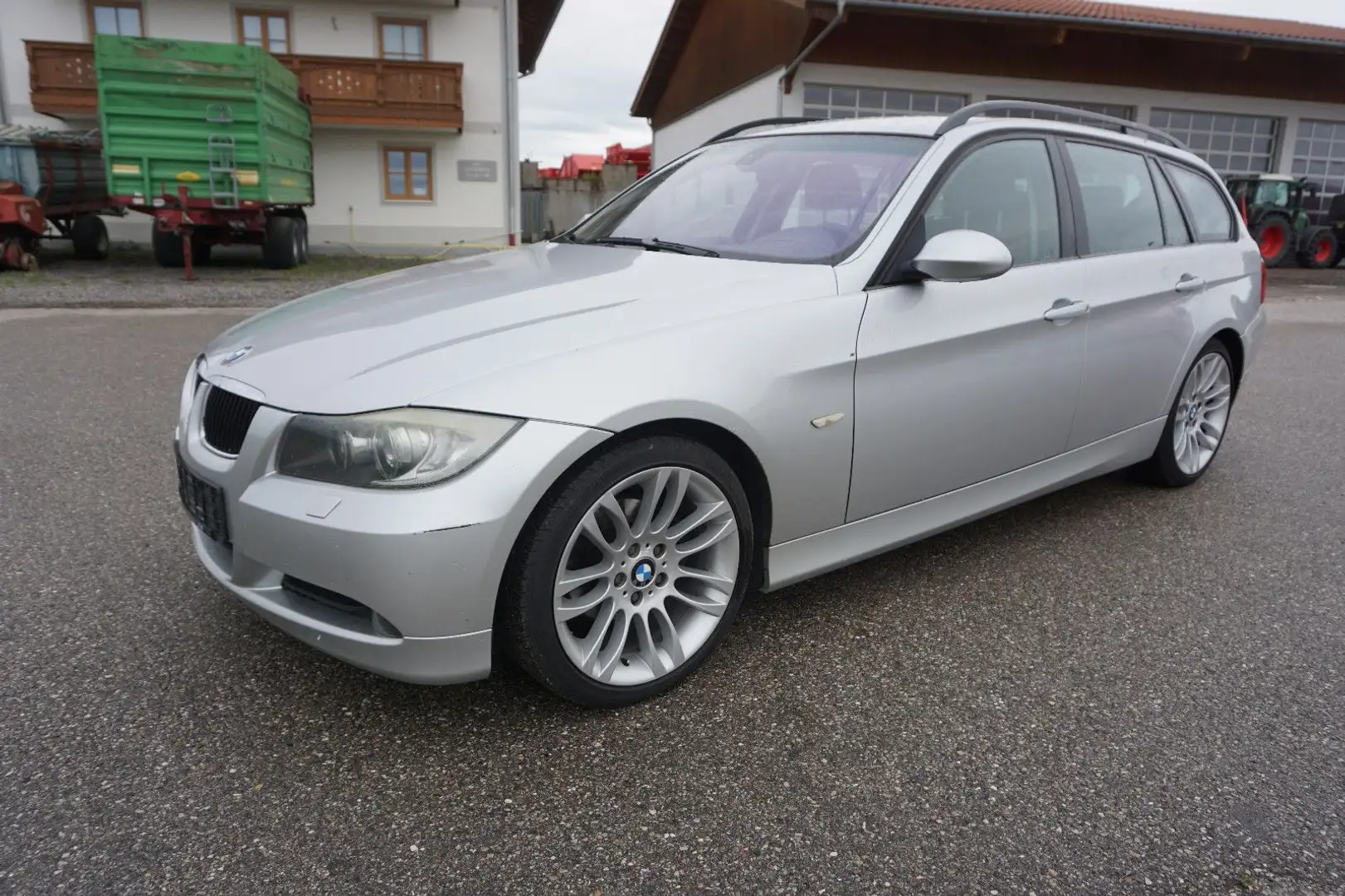 BMW 320 d Touring Klimaautom/Sitzhzg/Xenon/AHK Silber - 1