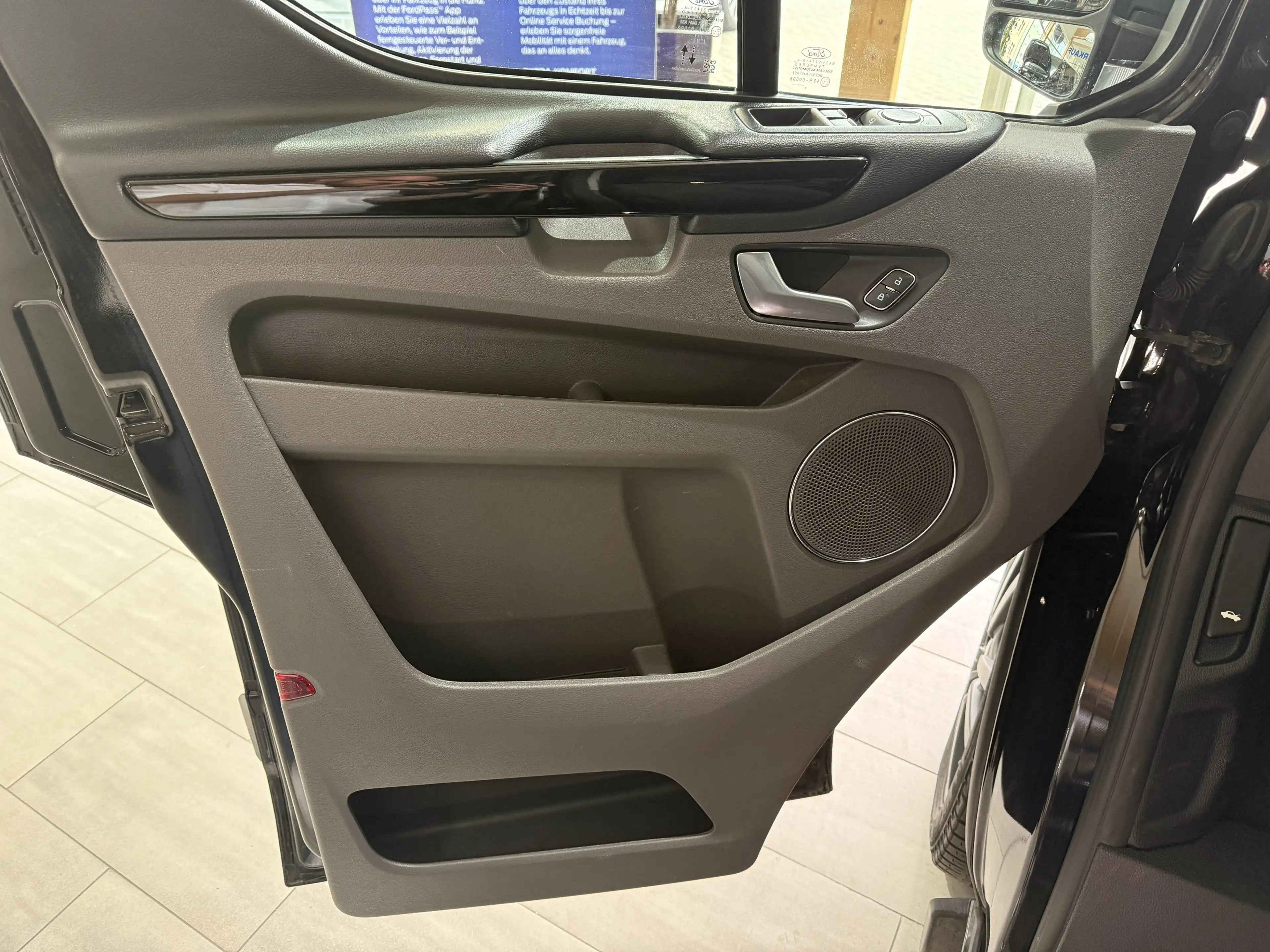 Ford Tourneo Custom Titanium L1 Winter-Paket / Toter-Winkel-Assistent — photo 9