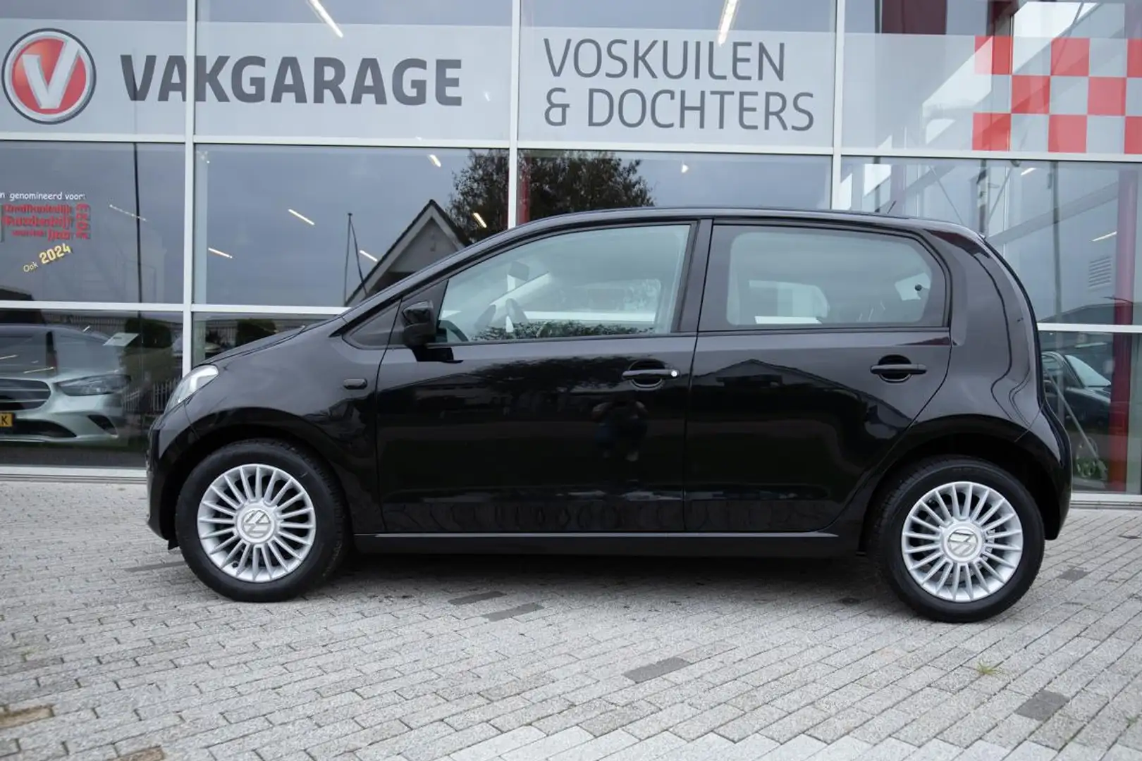 Volkswagen up! 1.0 high up! BlueMotion | Stoelverwarming Zwart - 2