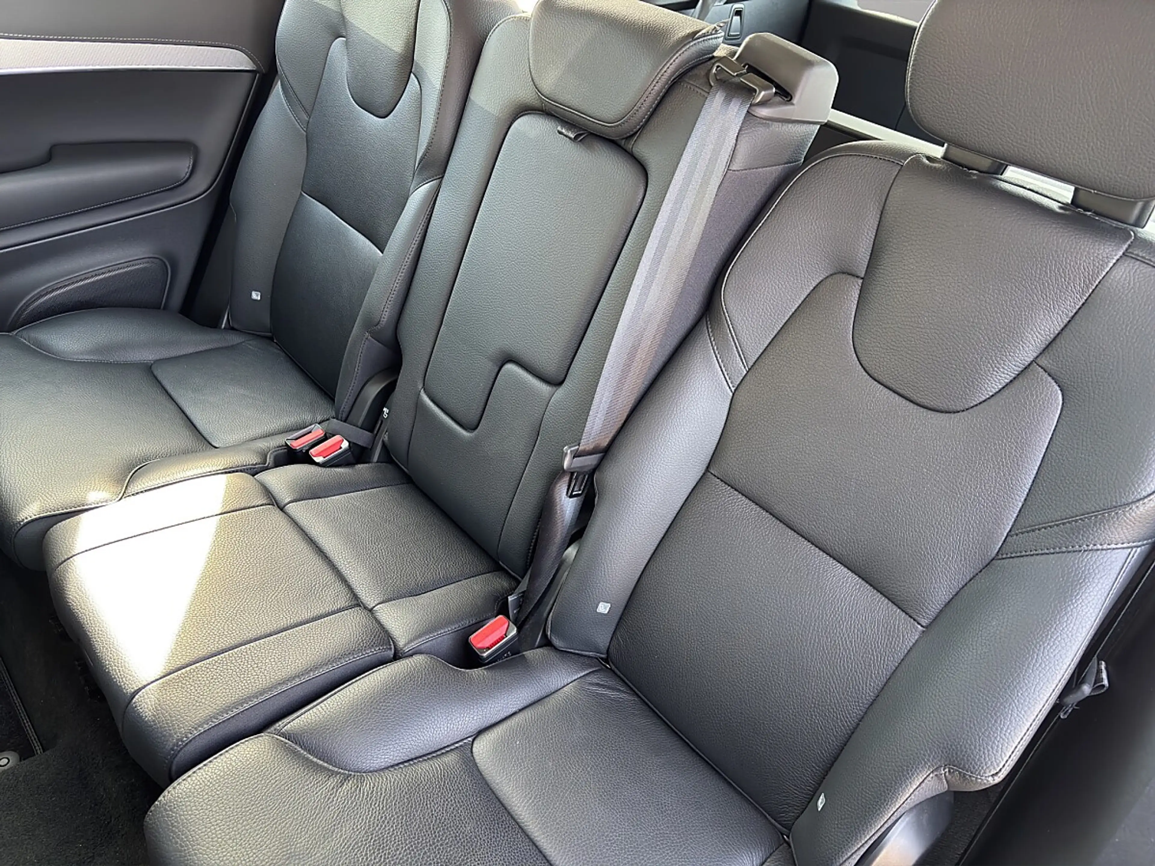 Volvo XC90 B5 AWD Plus Bright 7-sitzer — photo 2