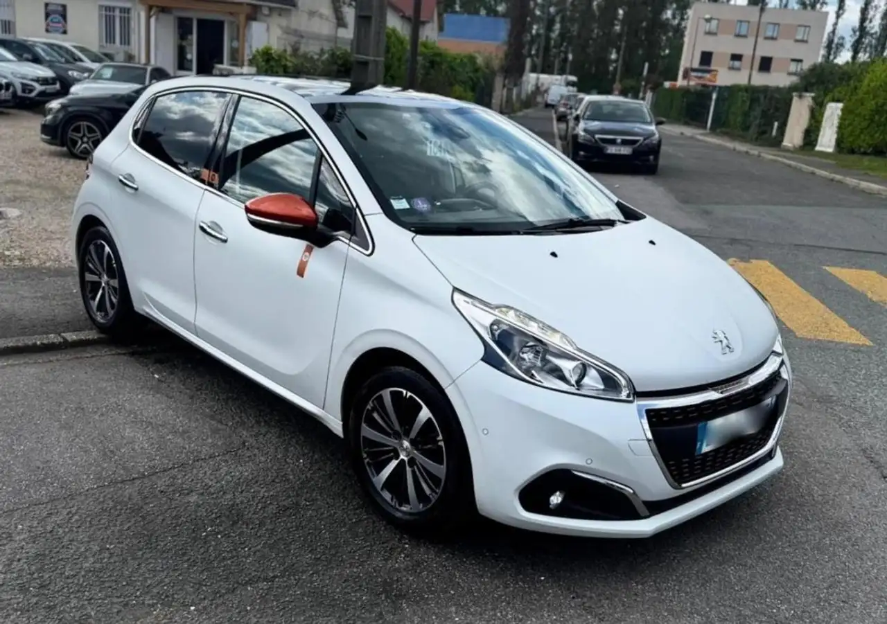Peugeot 208 1.2 PT 110 CV ROLAND GARROS TOIT PANO