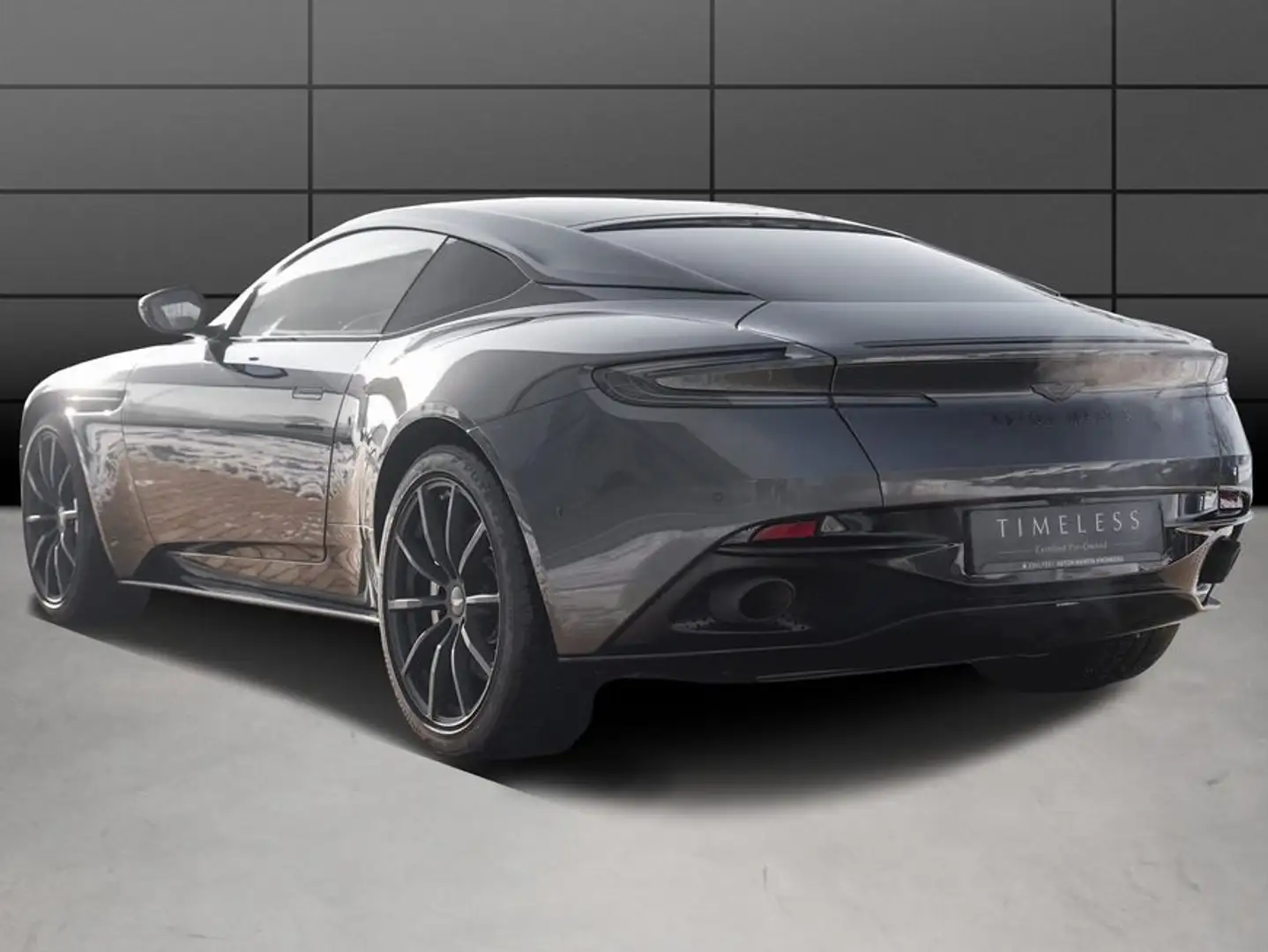 Aston Martin DB11 V8 Coupe Grau - 2
